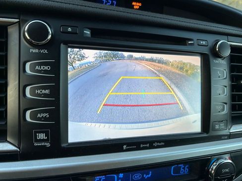 Used 2016 Toyota Highlander Limited w/ Driver Technology Package image 26