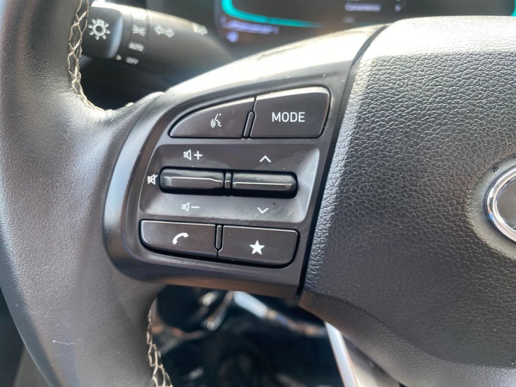 Used 2025 Hyundai Venue SEL FWD image 25