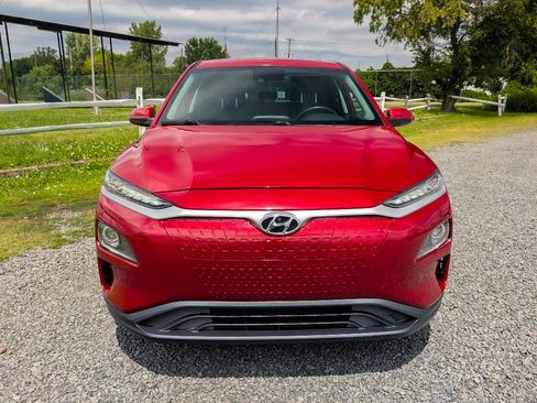 Used 2021 Hyundai Kona Limited FWD image 2
