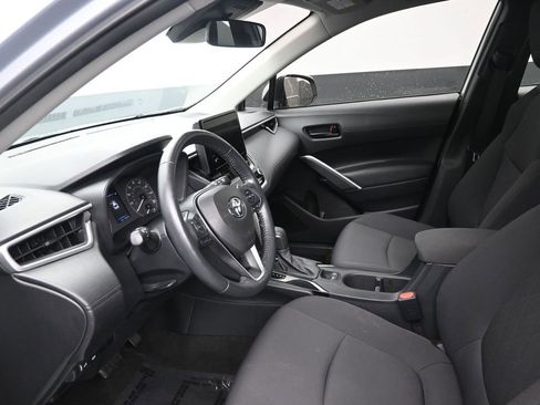 Used 2023 Toyota Corolla Cross LE image 11