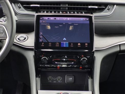 Used 2023 Jeep Grand Cherokee Limited w/ Black Appearance Package image 40