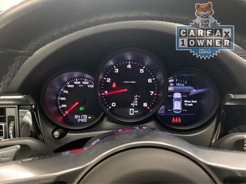 Used 2021 Porsche Macan image 17