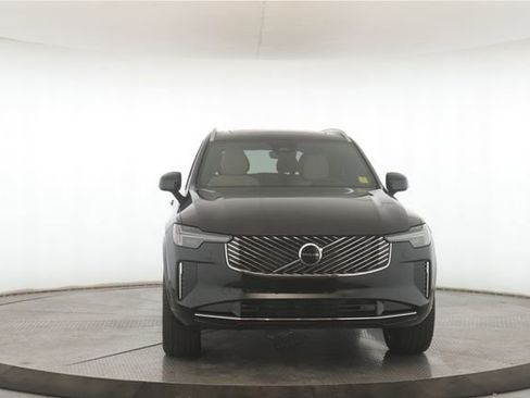 Used 2026 Volvo XC90 B5 Core image 12