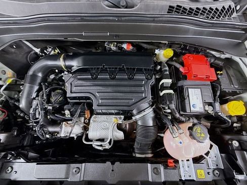 Used 2023 Jeep Renegade Latitude image 29