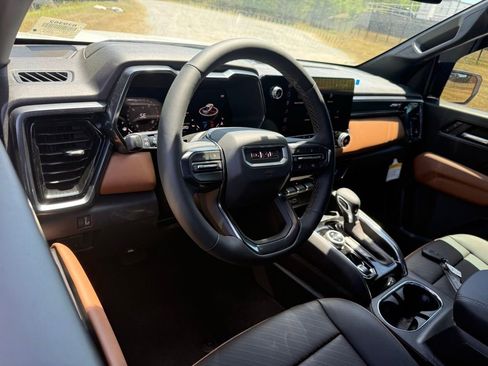 New 2026 GMC Canyon AT4 w/ AT4 Premium Package AWD/4WD image 3