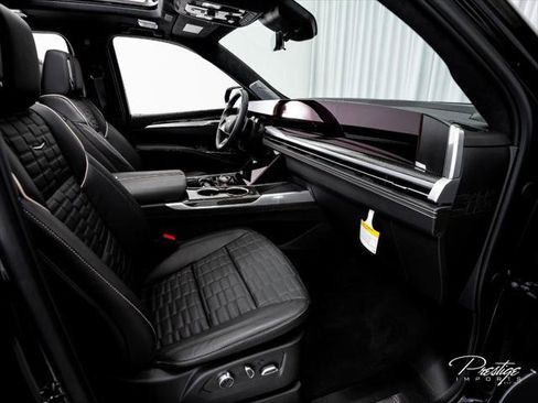 Used 2025 Cadillac Escalade ESV V AWD/4WD image 39
