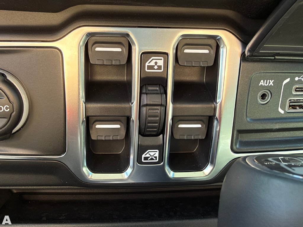 Used 2020 Jeep Compass Latitude FWD image 11