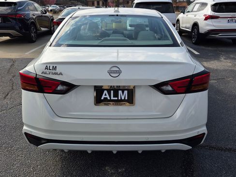 Used 2025 Nissan Altima 2.5 SV image 10
