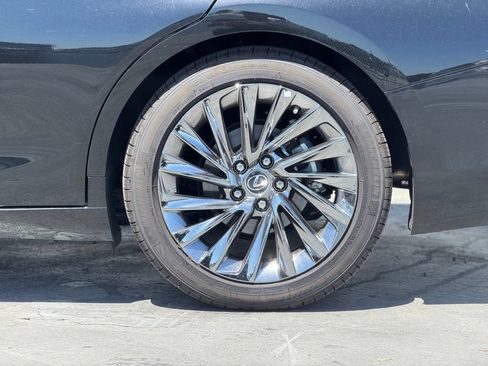 Used 2025 Lexus ES 300h w/ Luxury Package FWD image 2