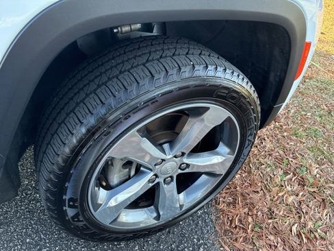 Used 2022 Jeep Grand Cherokee L Limited image 17