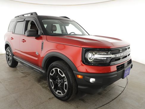 Used 2024 Ford Bronco Sport Outer Banks w/ Tech Package AWD/4WD image 3