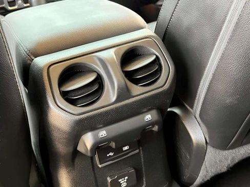 Used 2020 Jeep Wrangler Unlimited Sahara w/ Uconnect 4C Nav & Sound Group AWD/4WD image 10