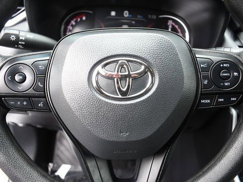 Certified 2025 Toyota RAV4 XLE AWD/4WD image 30