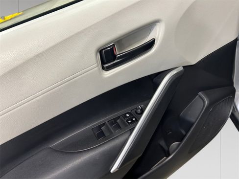 Used 2023 Toyota Corolla Cross L image 11