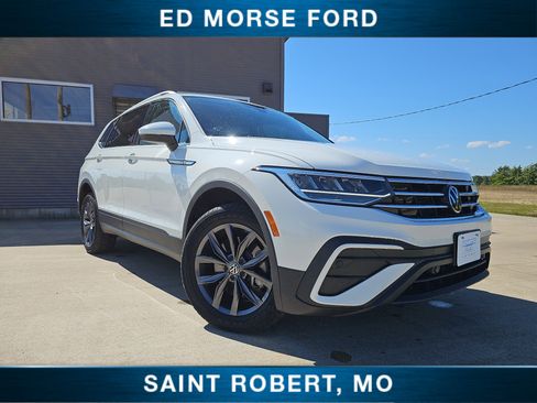 Used 2024 Volkswagen Tiguan SE image 1