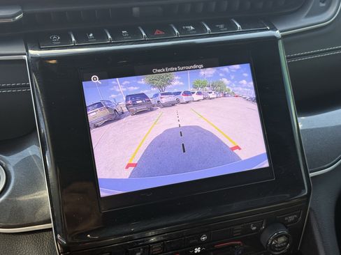 Used 2023 Jeep Grand Cherokee L Laredo image 22