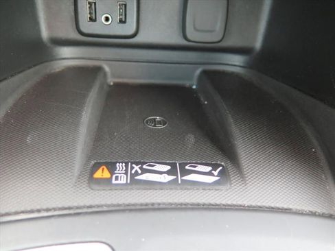 Used 2018 Chevrolet Equinox Premier image 11