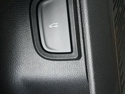 Used 2025 Chevrolet Equinox LT w/ Convenience Package II FWD image 21