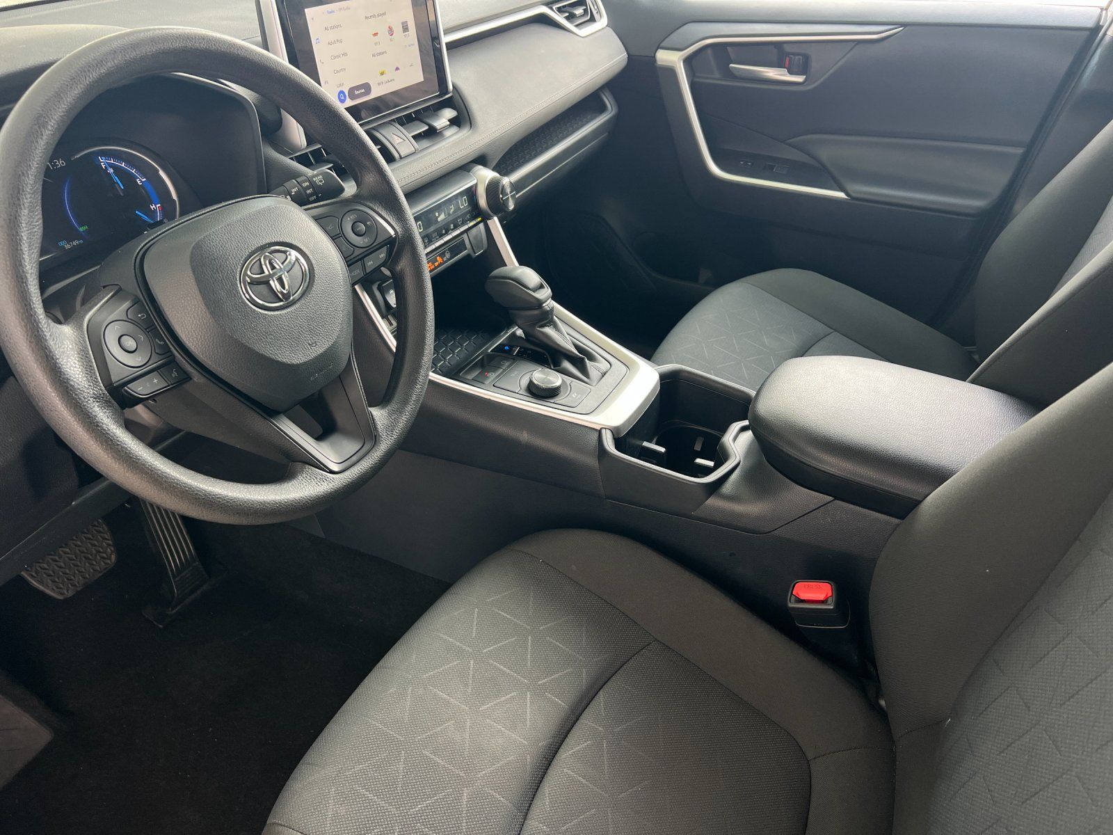 Used 2025 Toyota RAV4 XLE AWD/4WD image 10