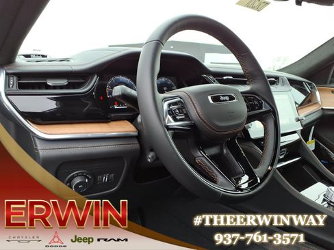 New 2026 Jeep Grand Cherokee Summit image 10