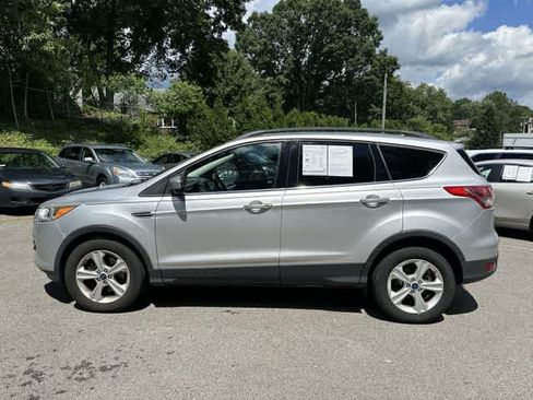 Used 2015 Ford Escape SE w/ Equipment Group 201A AWD/4WD image 2