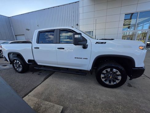 Used 2024 Chevrolet Silverado 2500 Custom w/ Custom Convenience Package image 2