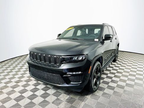 Certified 2025 Jeep Grand Cherokee Limited w/ Black Appearance Package image 6
