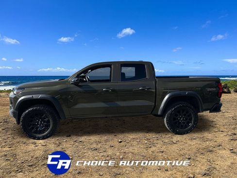 Used 2023 Chevrolet Colorado Trail Boss w/ Technology Package AWD/4WD image 3