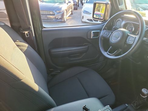 Used 2021 Jeep Wrangler Sport w/ Technology Group image 15