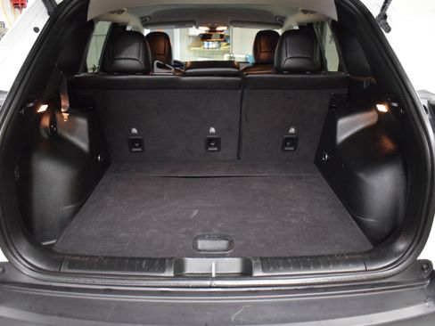 Used 2023 Jeep Cherokee Altitude Lux image 30