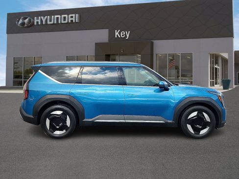 Used 2024 Kia EV9 Wind image 3