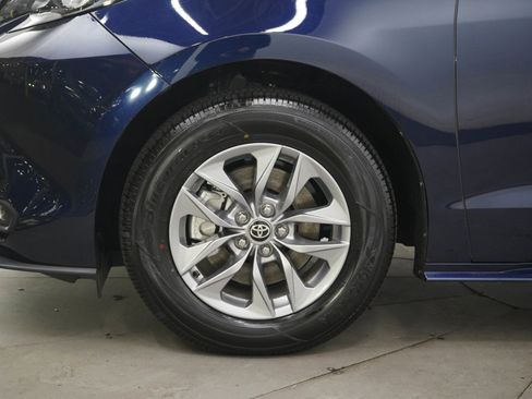 Used 2025 Toyota Sienna XLE AWD/4WD image 31