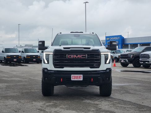 Used 2025 GMC Sierra 2500 AT4X AWD/4WD image 2