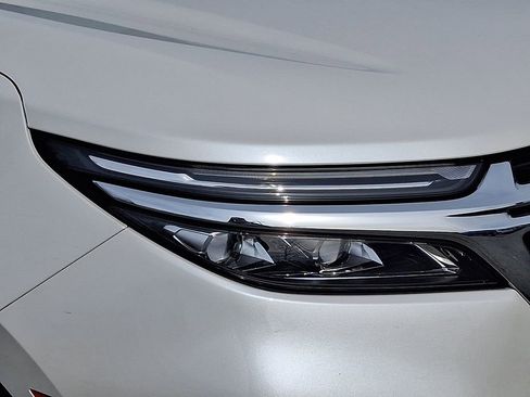 Used 2022 Chevrolet Equinox Premier image 9