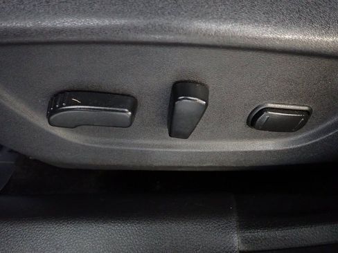 Used 2020 Nissan Rogue SV image 25