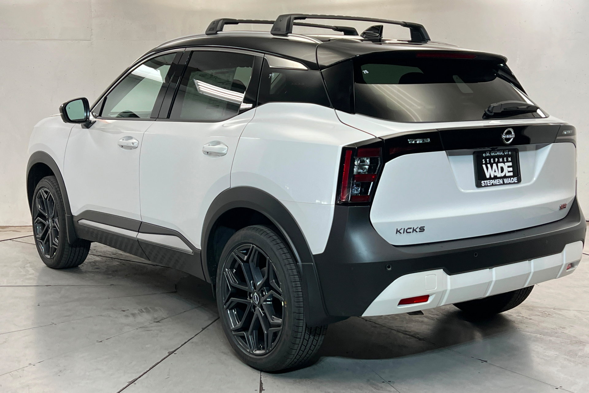 New 2026 Nissan Kicks SR w/ Cold Weather Package FWD image 3
