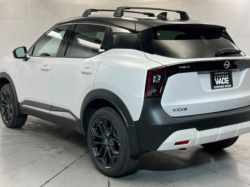 New 2026 Nissan Kicks SR w/ Cold Weather Package FWD image 3