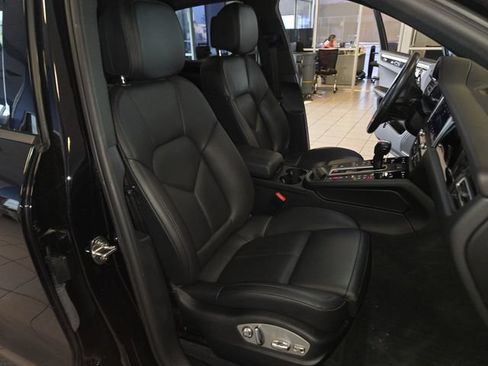 Used 2023 Porsche Macan AWD/4WD image 25