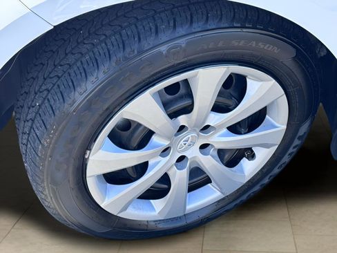 Used 2022 Toyota Corolla LE image 20