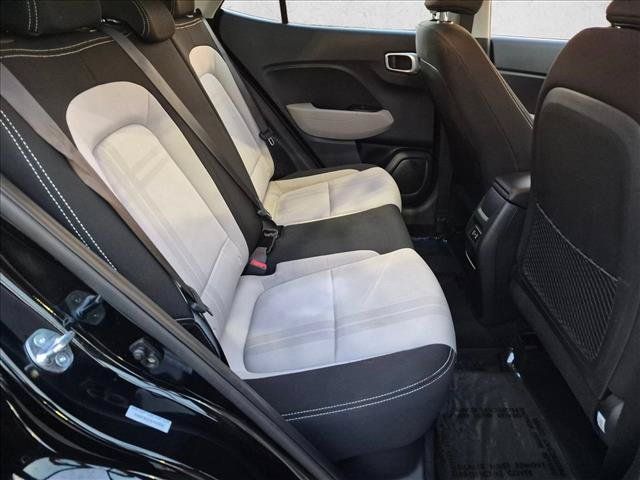 Used 2025 Hyundai Venue SEL FWD image 25
