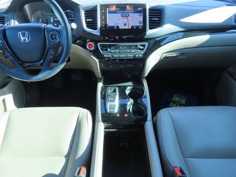 Used 2017 Honda Pilot Touring image 7