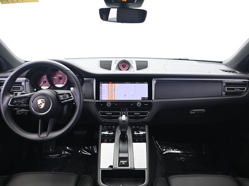 Used 2025 Porsche Macan GTS image 32