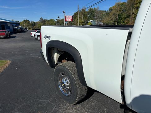 Used 2011 Chevrolet Silverado 2500 W/T w/ Snow Plow Prep Package image 19