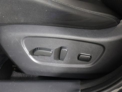 Used 2018 Nissan Rogue SV AWD/4WD image 29