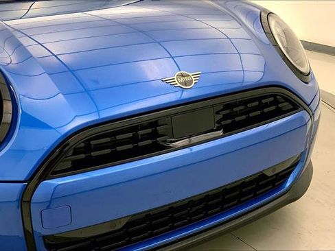 Certified 2025 MINI Cooper 2-Door Hardtop image 29