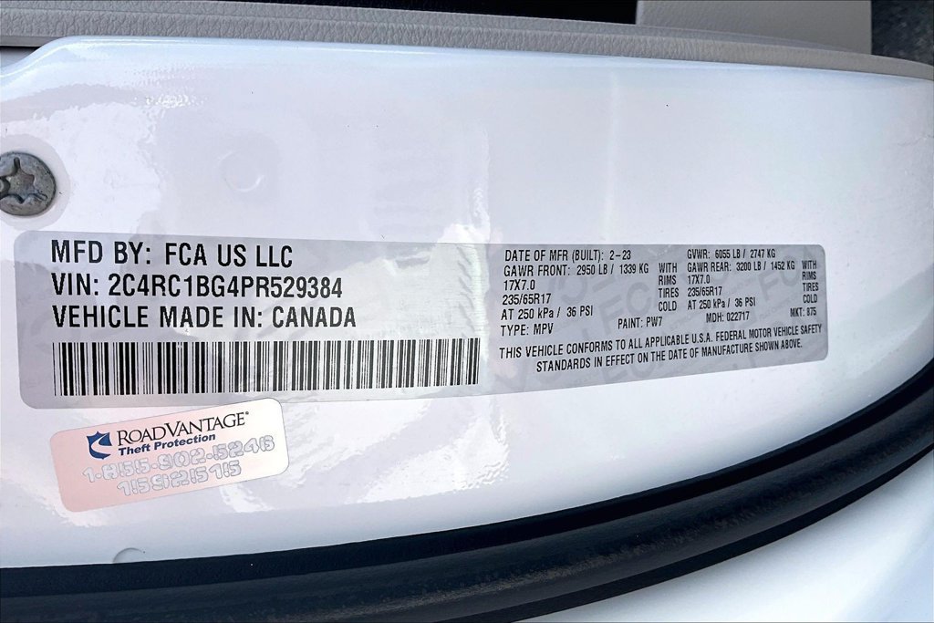 Used 2023 Chrysler Pacifica Touring-L FWD image 32