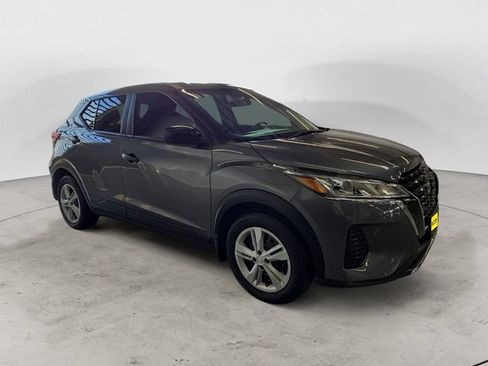 Used 2025 Nissan Kicks Play S FWD image 3