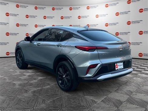 Used 2024 Buick Envista Sport Touring image 3