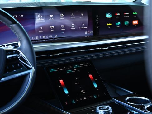 Used 2025 Cadillac Escalade Sport Platinum image 22