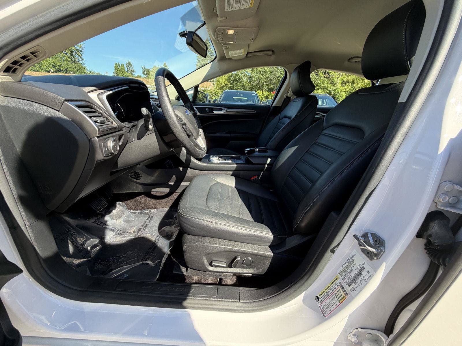 Used 2017 Ford Fusion Energi SE FWD image 11